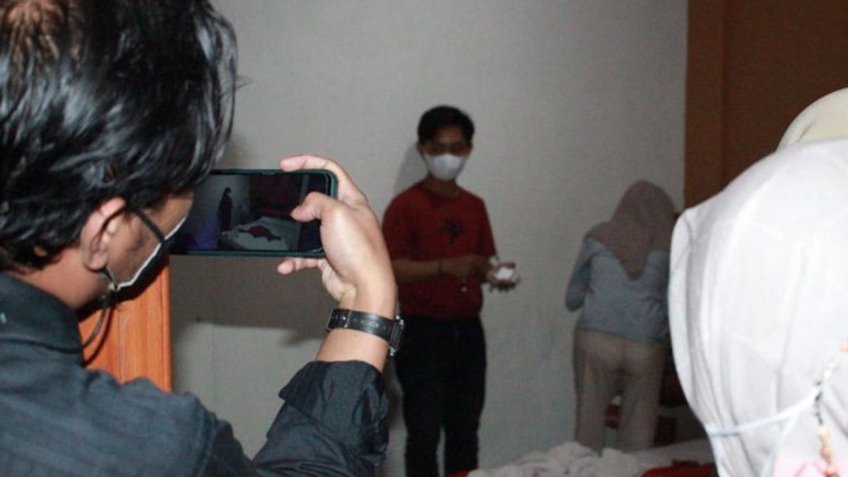 Lasi Asik 'Gamar' At The Hotel, 8 Non-Married Couples In Makassar Arrested, One High School Student And Called Woman