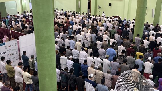 First Tarawih Title, Hundreds Of Jamaah Muhamadiyah Padati Al-Jabar Mosque Tangerang