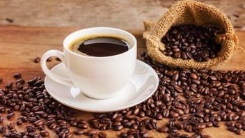 研究は、早期死亡のリスクを減らすためにコーヒーを飲むのに最適な時期を明らかにします