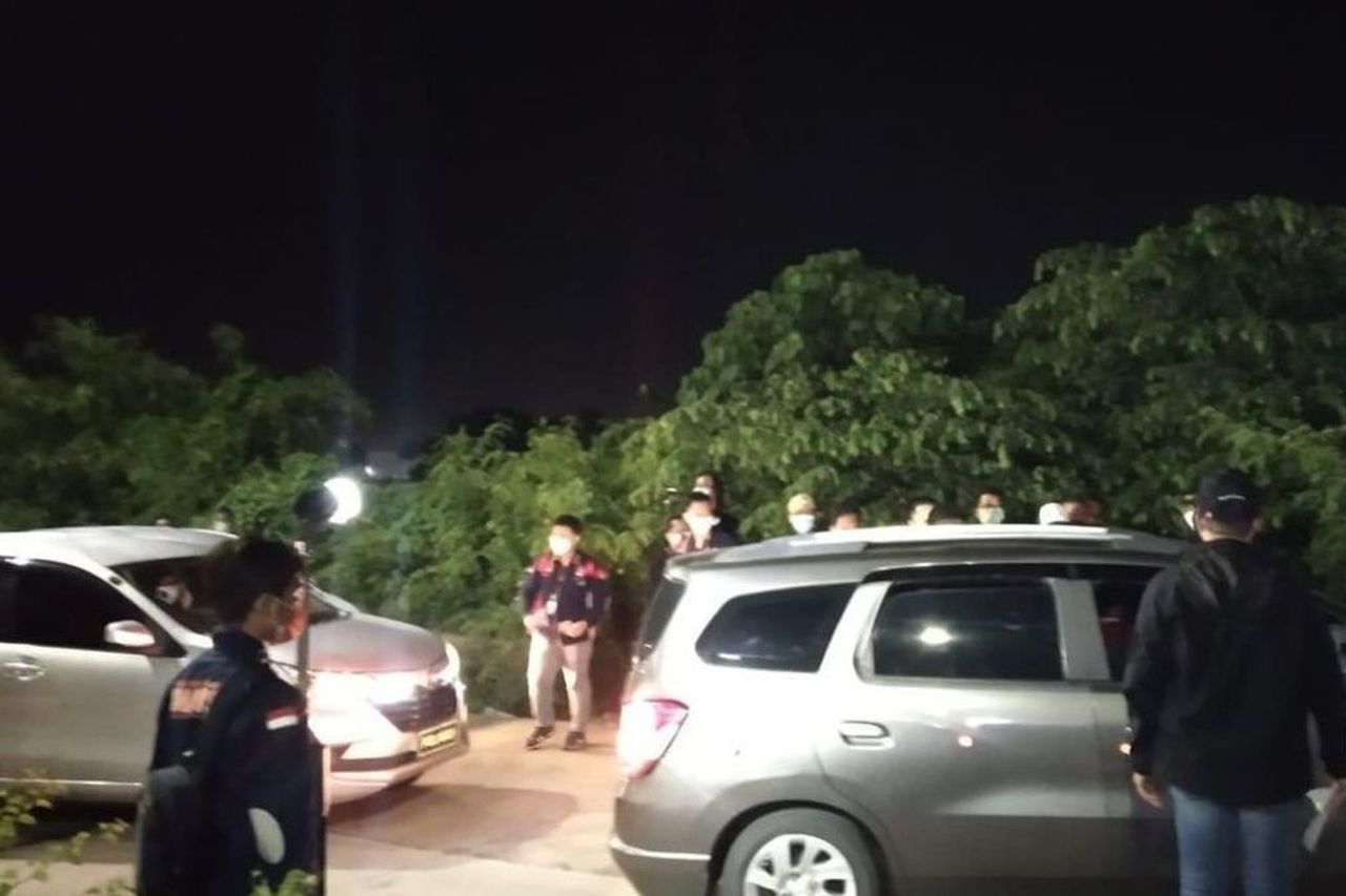 على الرغم من أن ملف التحقيق 6 قوات الجبهة الشعبية الإيفوارية المشتبه بهم قد توقفت، لا تزال مستمرة إلى AGO
