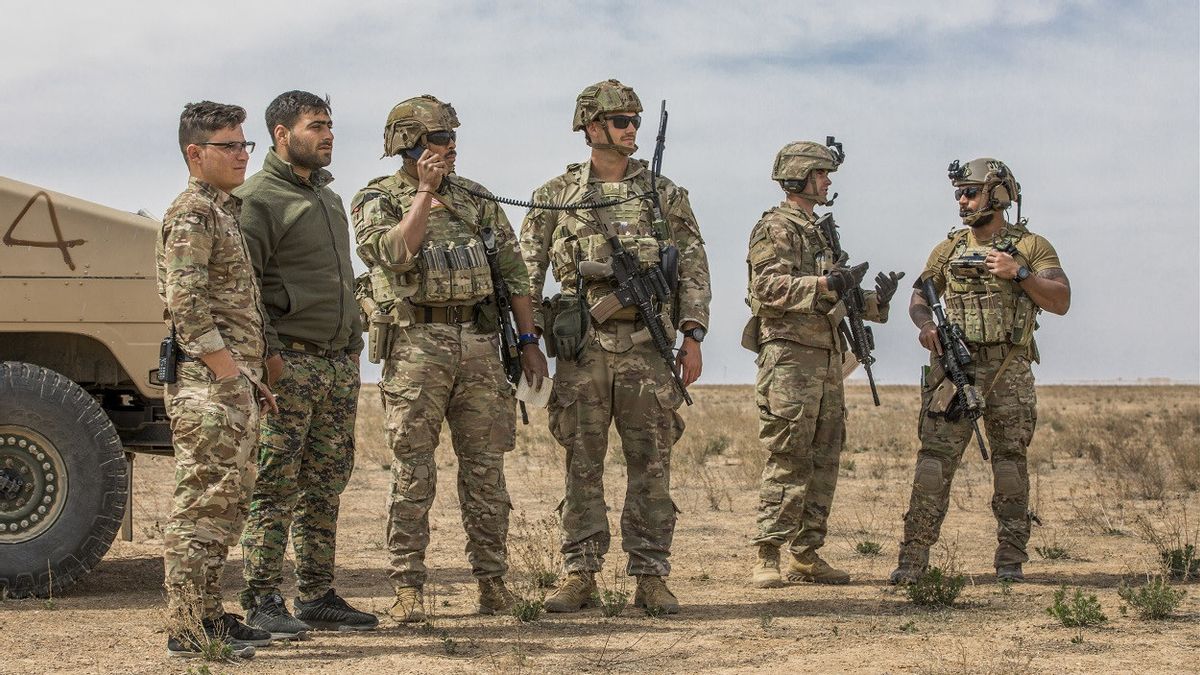 داعش يهاجم مقر الجيش المدعوم من الولايات المتحدة في سوريا: ستة قتلى وفرض حظر التجول
