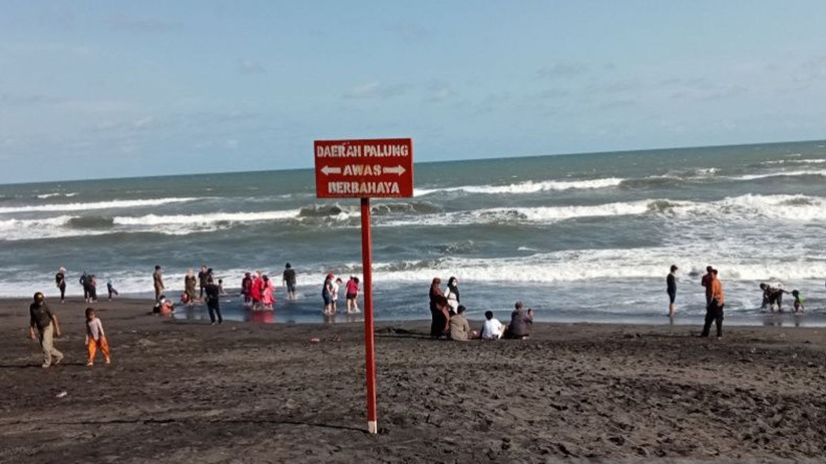 Asyik Bermain Air Hingga ke Tengah, Pelajar SMK Asal Semarang Terseret Ombak di Pantai Parangkusumo DIY