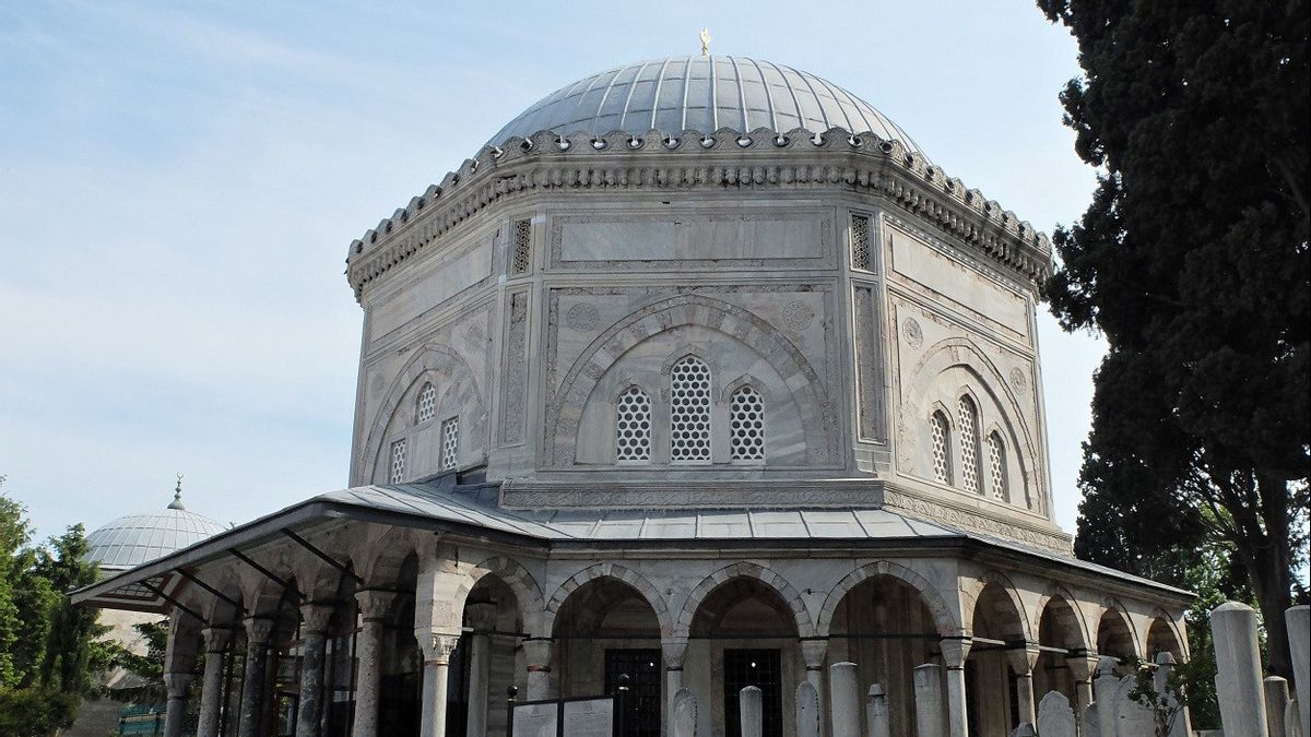 After Restoration, 30 Historic Tombs In Istanbul Are Opened To The Public