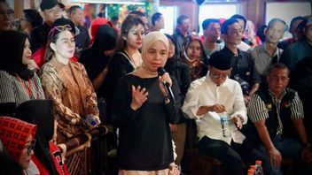 观看中爪哇省Atikoh Ganjar的政治之旅活动:吸收公众投诉