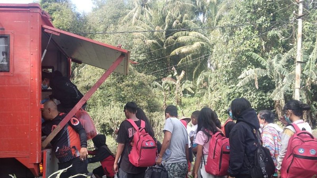 BPBD Akui Kekurangan Kendaraan Evakuasi Warga Terdampak Erupsi Gunung Ruang ke Siau