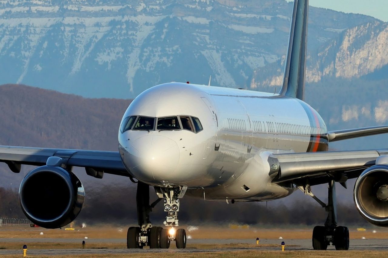 ドナルド・トランプが所有するボーイング757型機がフロリダ空港でジェット機に墜落