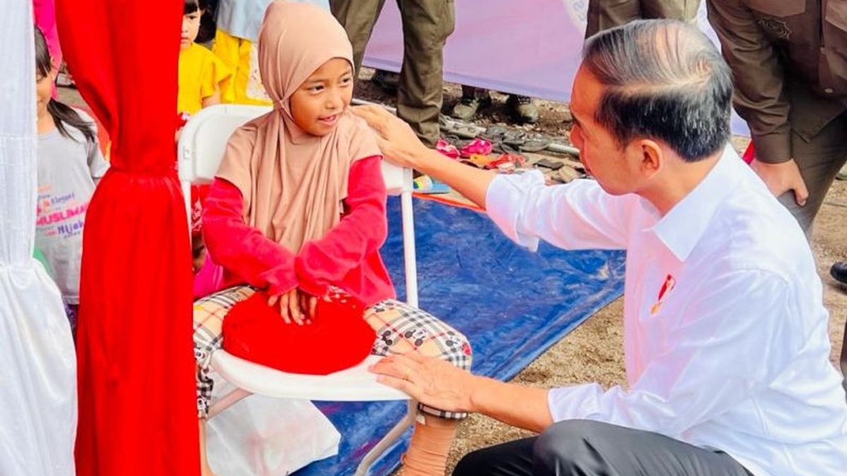 “愿阿菲卡迅速痊愈，”佐科威在四只眼睛与Cianjur地震受害者的孩子交谈时祈祷