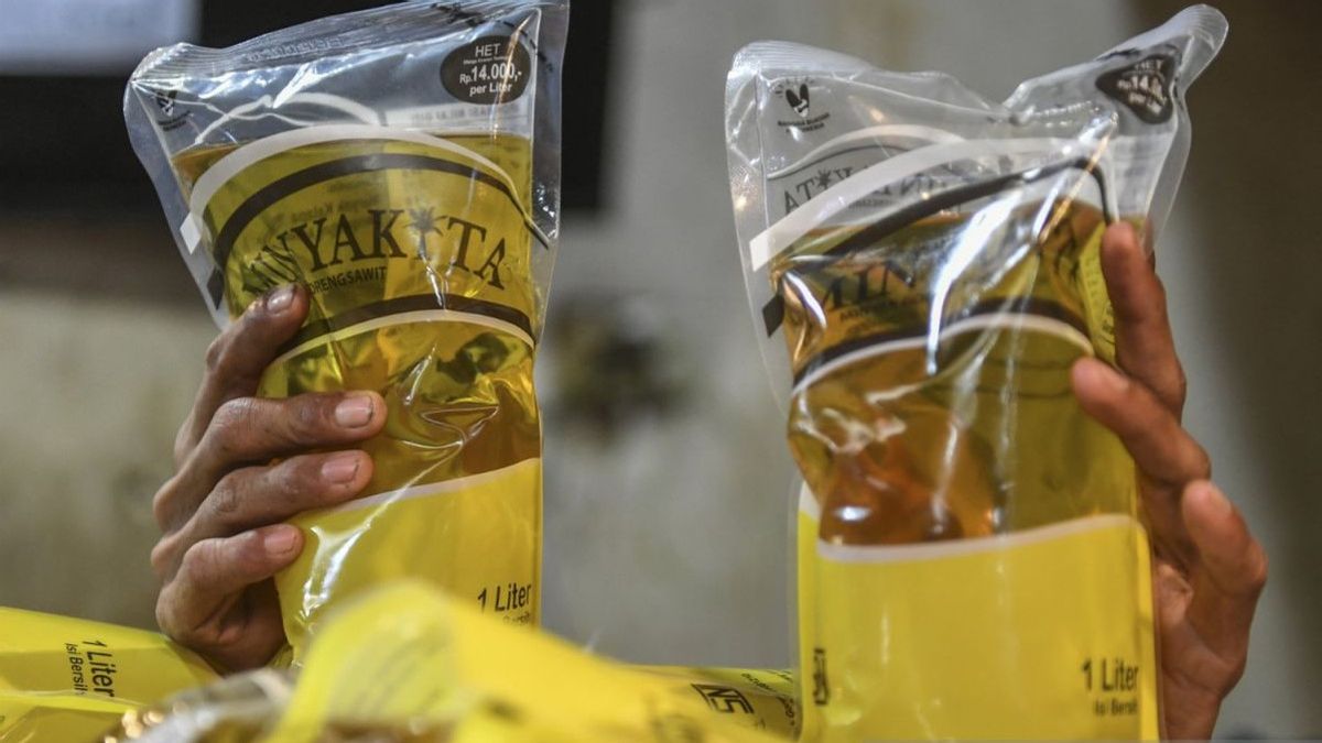 Trade Minister Budi Withdraws 1 Liter Packaged Oil From The Market Because It Is Not In Accordance With The Takaran