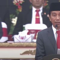 Dirsiber Bareskrim Eks Ajudan Jokowi Terima Lencana Bintang Bhayangkara Nararya dari Presiden