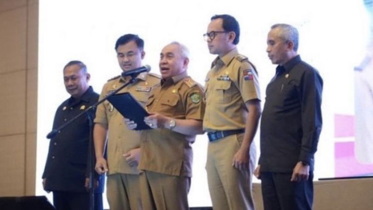 شهده رئيس KPK فيرلي باهوري ، الرئيس الإقليمي في جميع أنحاء إندونيسيا اقرأ التزام مكافحة الفساد بقيادة إسران نور