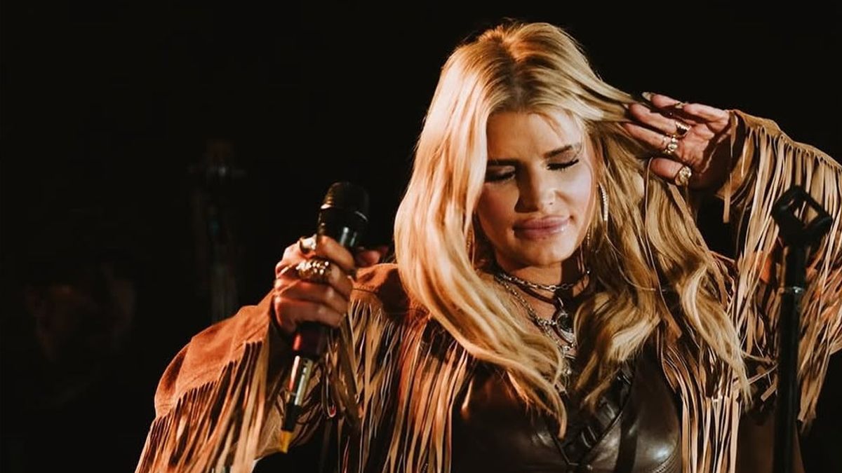 Tak Biasa, Jessica SImpson Konsumsi Sperma Ular untuk Bisa Nyanyi Bagus