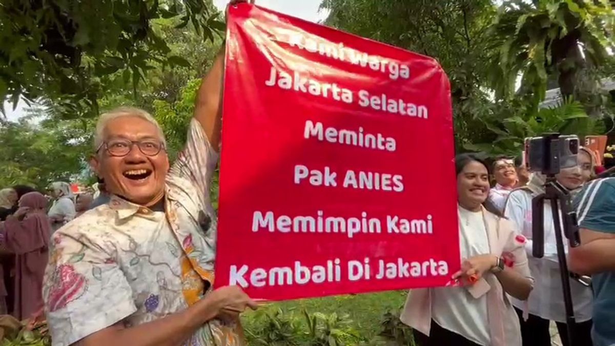 Visited By Residents Bringing Banners Asking To Be Cagub DKI Again, Anies: Allow Thinking For A Moment