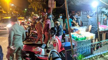 Violating The Community Activity Restrictions Rules, 4 Street Food Stall Owners In Denpasar Will Be Tried