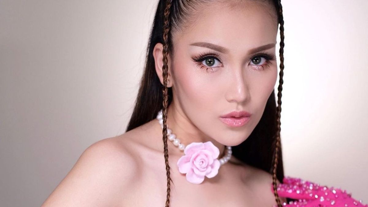 Dikritik Netizen Usai Jual Baju Bekas di Rumah, Ayu Ting Ting: Ketawa Aja