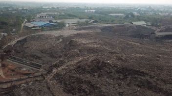 火災事件を振り返り、タンゲランのラワ・クチン埋め立て地のDLHワカナカン・バングン8タンドン