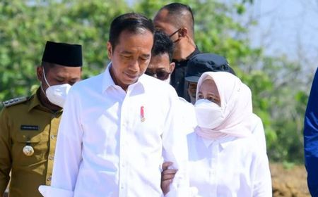 Diberondong Pertanyaan Soal Reshuffle, Jokowi Irit Bicara Pilih Senyam-senyum