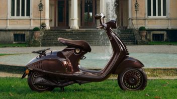 Rayakan Tahun Kuda, Vespa 946 Horse Lancar dengan Unit Terbatas