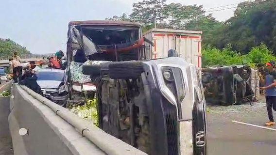 L’accident de Km 85 à la route à Cipularang implique 10 véhicules, il n’y a pas de décès