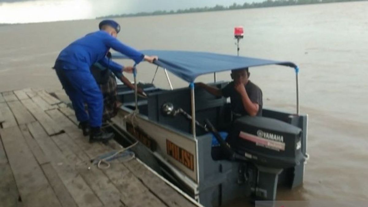 Humanitarian Mission: Ditpolairud Evacuates Sick Residents From Banyuasin Water Area