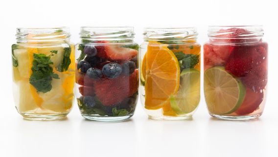 6 Resep <i>Infused Water</i> yang Bermanfaat Meningkatkan Metabolisme