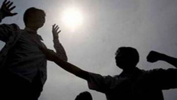 フルーツを盗んだとして告発され、ペカンバルの住民は海軍職員によって殺された