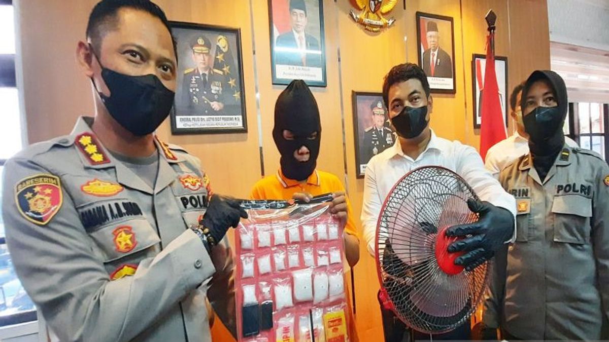 与粉丝见面的买家，Banjarmasin被警察逮捕的男人，显然......