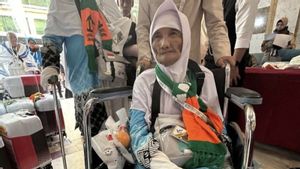 これは、ケディリ出身のハッジ・アップ・ブッバーの職人であり、100歳以上で障害ではありません