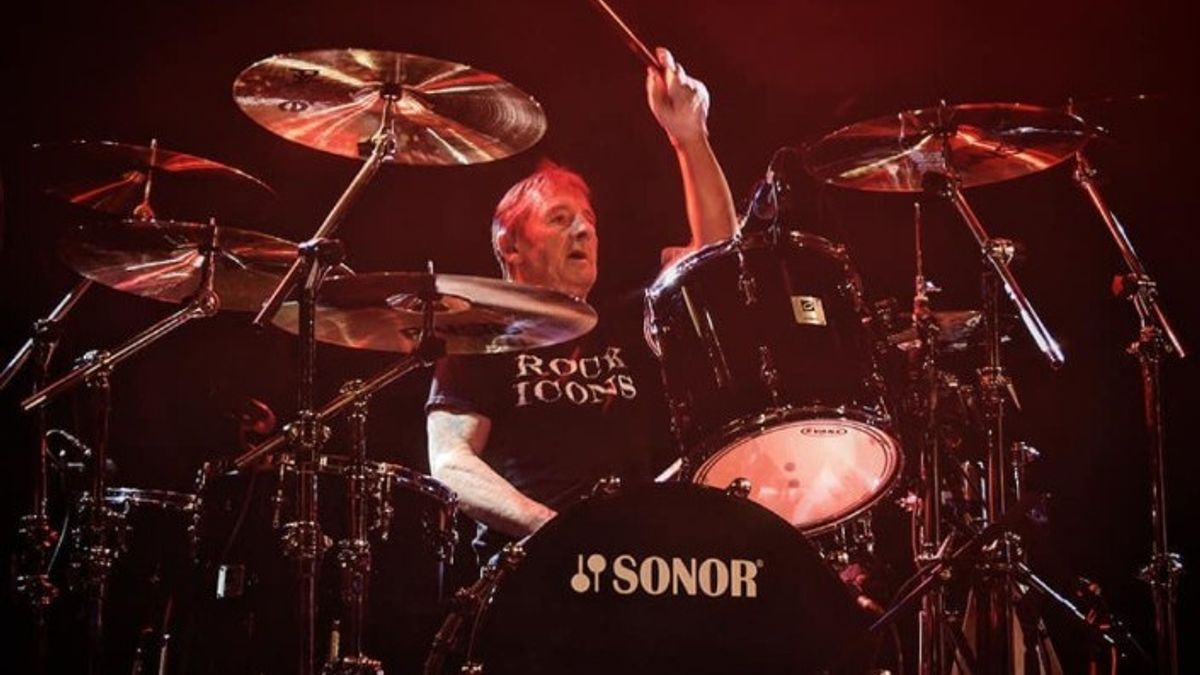 Phil Rudd Buka Kemungkinan Reuni dengan AC/DC di Atas Panggung