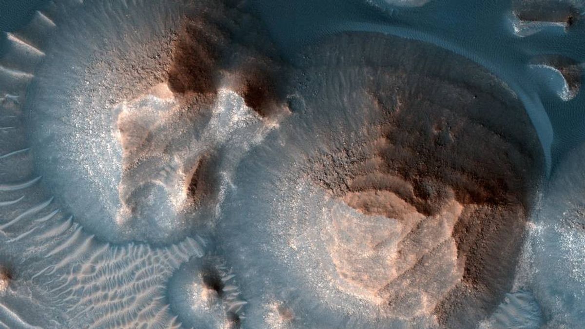火星经历了火山爆发， 产生熔岩， 可以填补 400 个奥林匹克游泳池