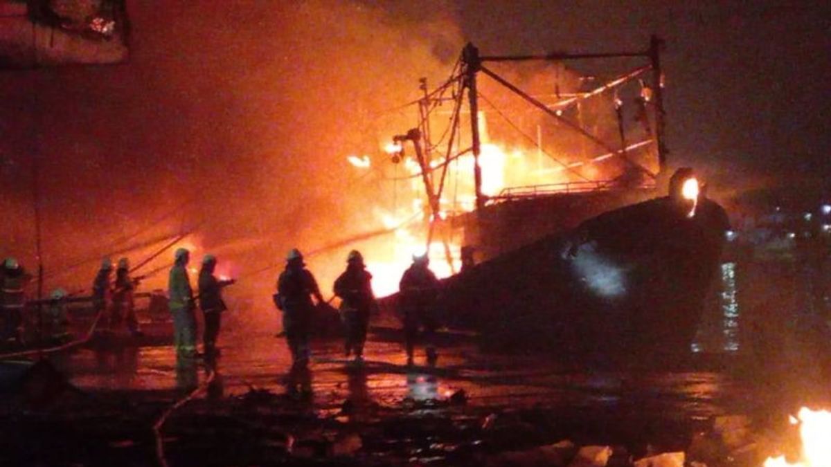 Muara Baru Jakut港口码头被大火烧毁,9艘Hangus渔船被大火吞没