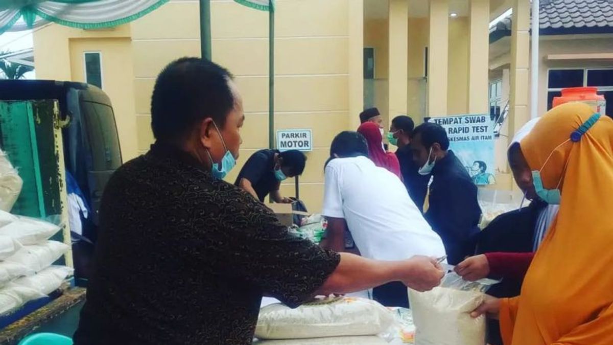 Disperindag Babel Menyelenggarakan Pasar Murah di Pangkalpinang, Menawarkan Harga Barang yang Terjangkau