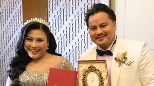 Terseret Kasus dan Gugatan Cerai, Suami Boiyen Disebut Tetap Fit