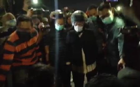 Risma Amuk Demonstran Tolak Omnibus Law yang Rusak Fasilitas Umum di Surabaya