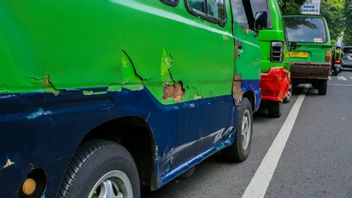 Atasi Padatnya Jalur Wisata Nataru, Jabar Hentikan Operasi 4.711 Angkot hingga Becak