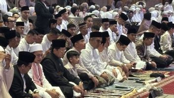 Vice President Salat at the Istiqlal Mosque with Jan Ethes and a number of ministers