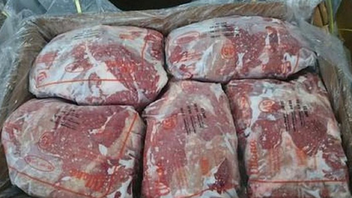 Polisi Gagalkan Peredaran 9 Ton Daging Beku Impor Kedaluwarsa ke Pasar Tradisional