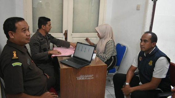 dossier complet, une femme de 19 ans qui annonce pour jeu en ligne à Aceh est immédiatement jugée