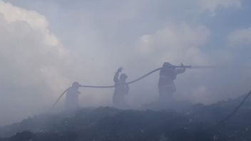 サダイ・ベリトゥン山の埋め立て地が火事になった