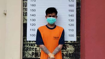 Un Homme Tatoué Qui A Abusé Physiquement D’un Bambin à Makassar Se Fait Arrêter