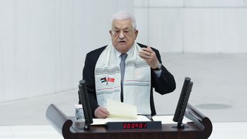 الرئيس الفلسطيني يدين الهجوم الإسرائيلي على قيادي في حماس في قطر