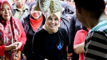 L’épouse de Ganjar Siti Ati kek Sambangi Pasar Rau Kota Serang Après avoir reçu une plainte sur le prix élevé de cabai