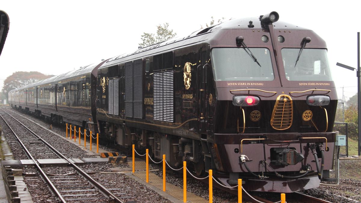 高級列車ツアーは、観光客に日本の隠された宝石を訪れる機会を提供します