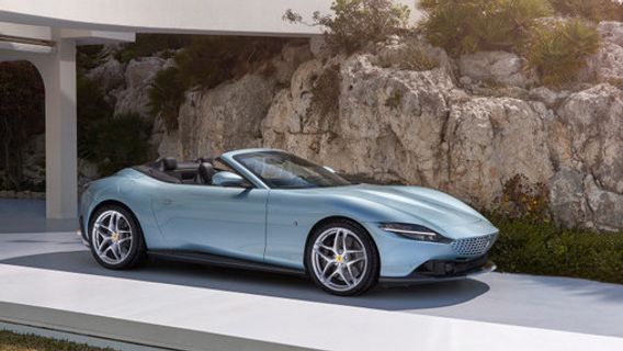 Ferrari Kenalkan Roma versi Atap Terbuka, Ngebut sambil Nikmati Angin