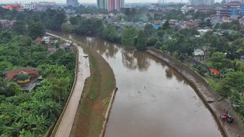 9.700 Puntung Rokok Masuk Sungai Jabodetabek Setiap Hari