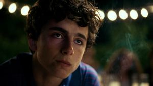 Usai <i>Call Me By Your Name</i>, Luca Guadagnino Ajak Timothee Chalamet Main <i>Bones and All</i>