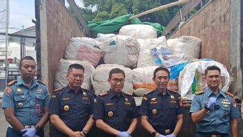 印度尼西亚：在Patimban Subang港口，Lanal Cirebon的行动查获了41,280件没有文件的运动服装