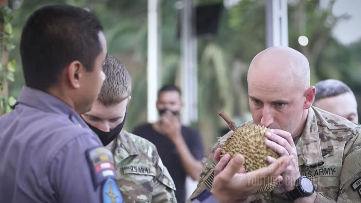 美国士兵说榴莲皮肤像仙人掌一样锋利， 但当告诉贾哈尔时上瘾了