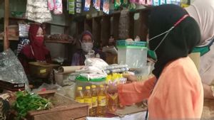 Ungkapan Pedagang di Pasar Tradisional Batang yang Masih Jual Minyak Goreng Harga Rp20.000 per Liter: Kami Tidak Mau Merugi