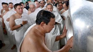 Prabowo Tunaikan Umrah, Cium Hajar Aswad di Sela Kunjungan Arab Saudi