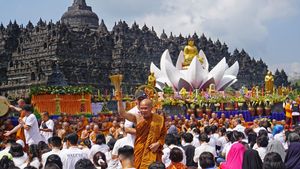 InJourney Ajak la communauté animée pour réaliser le pic de Waisak 2024 dans le temple de Borobudur